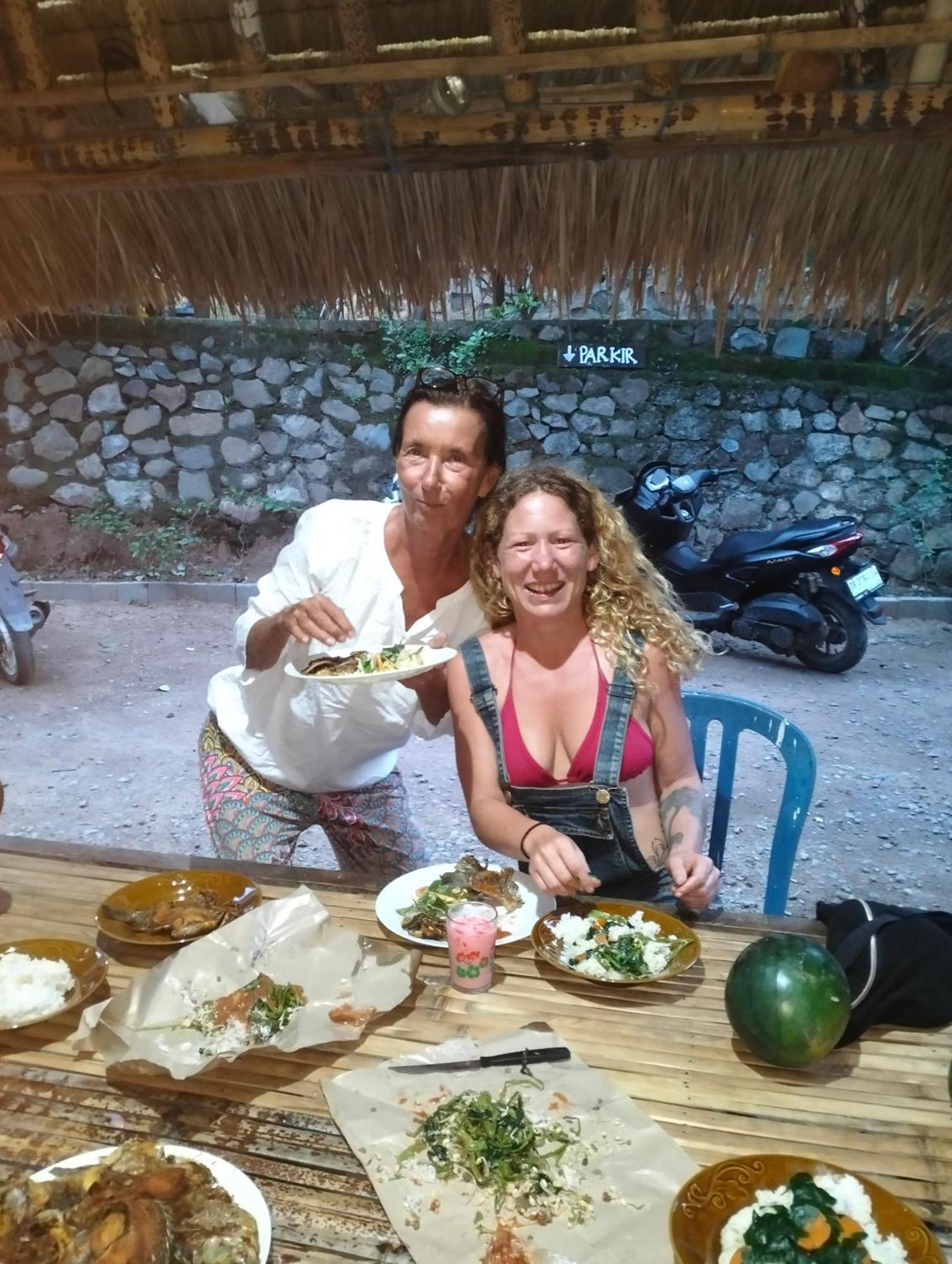 Fullmoon Homestay Kuta  ภายนอก รูปภาพ