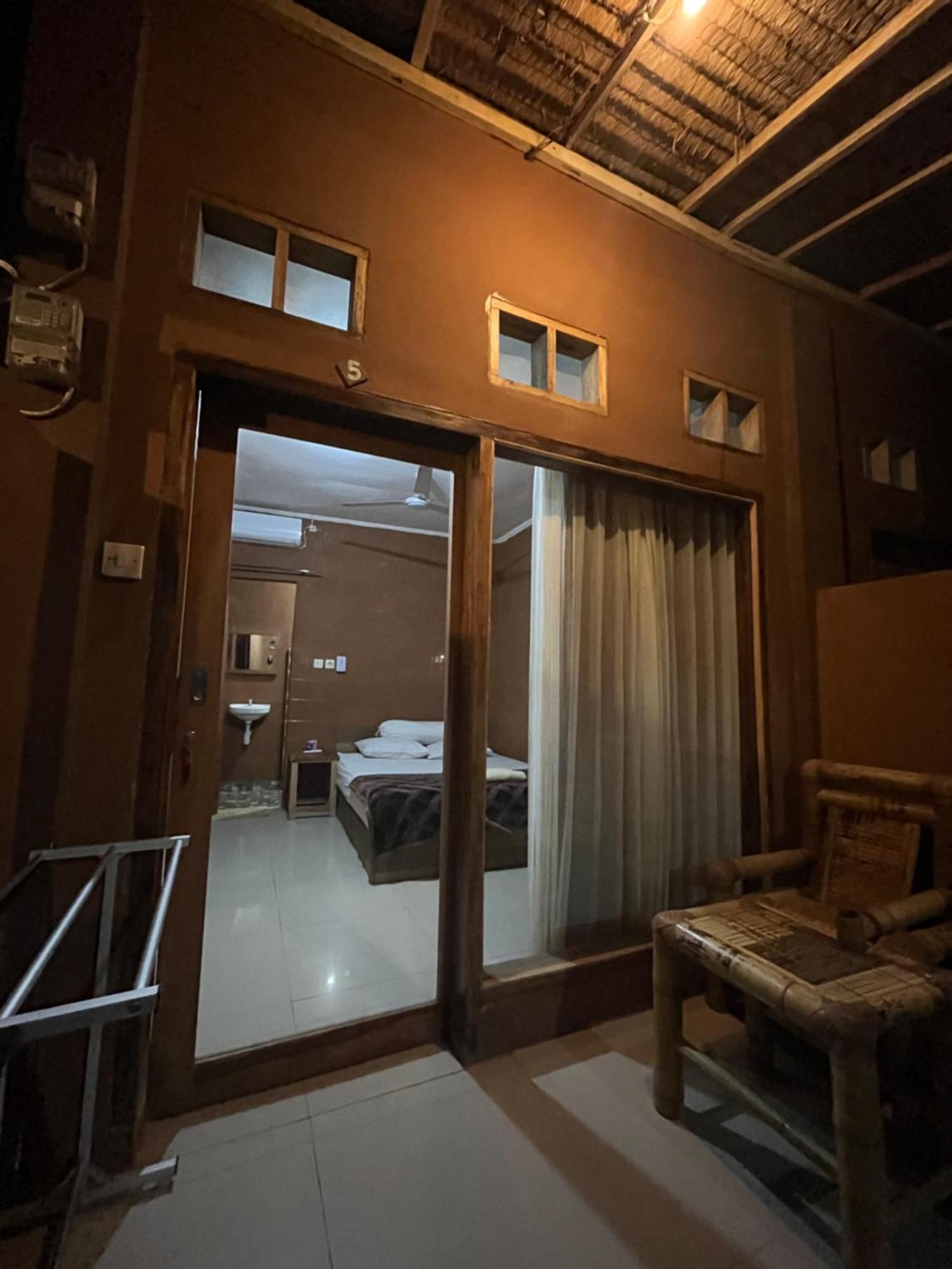 Fullmoon Homestay Kuta  ภายนอก รูปภาพ